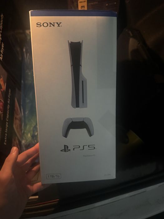 Продам Playstation 5 slim на 1 тб
