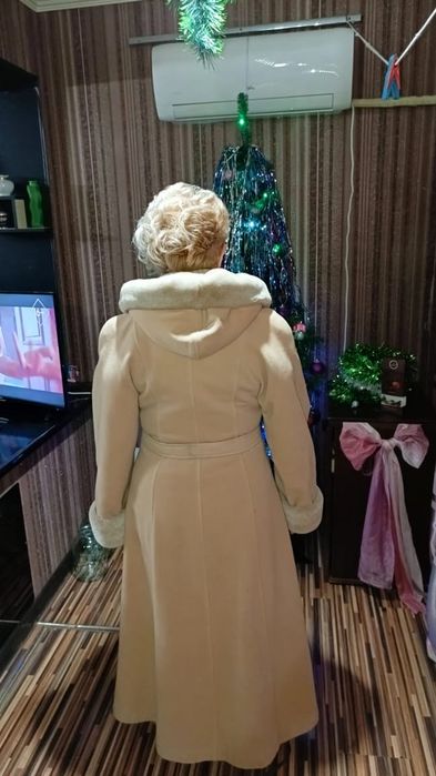 Пальто из материал кашемир.