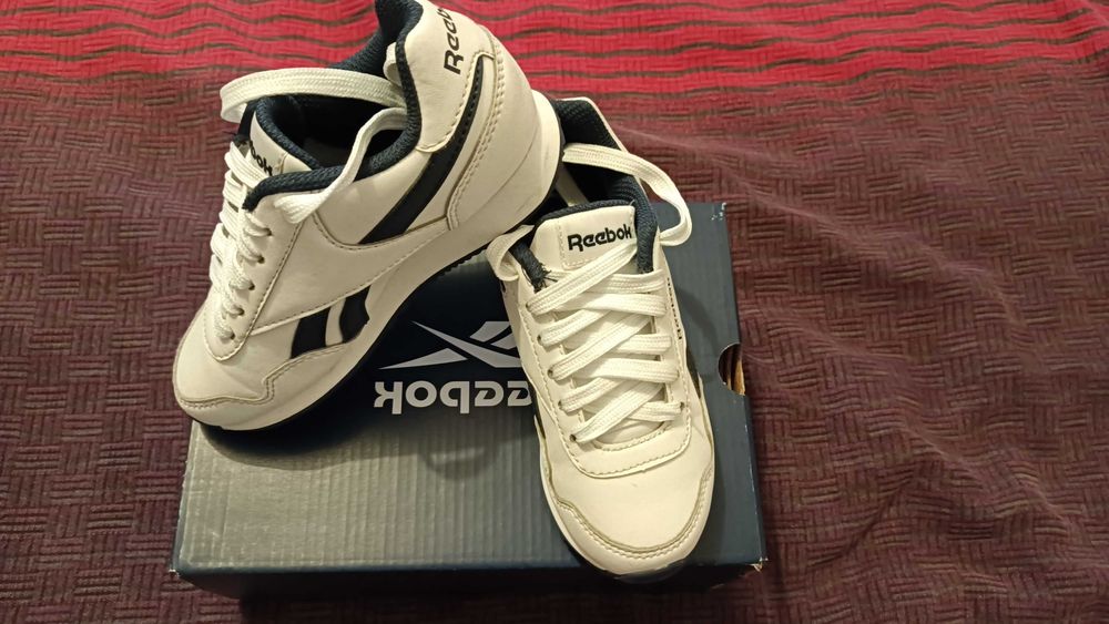 Adidași Reebok albi stare foarte bună comozi casual ca noi, nike adidas ecco asics salomon merrel