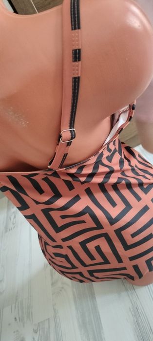 Vând Costum baie