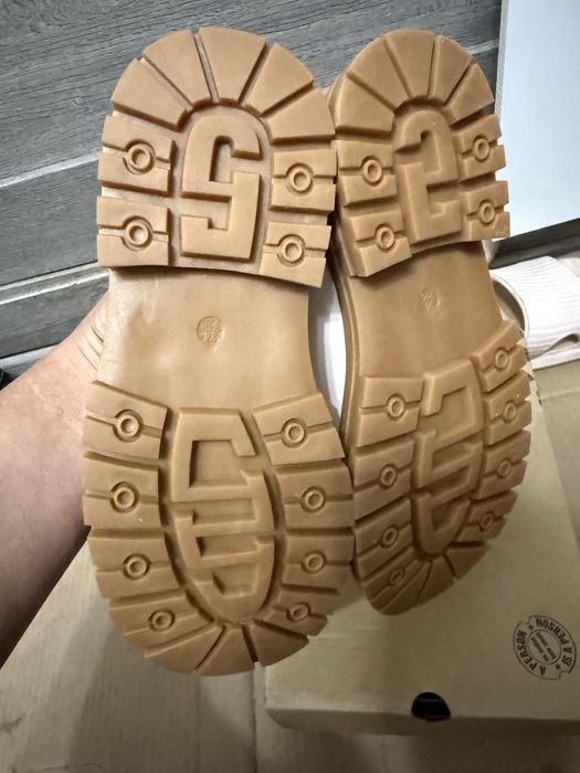 Продам детские туфли