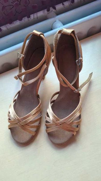 Обувки за танци