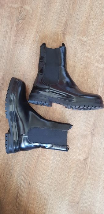 Новые ботинки 39 размер