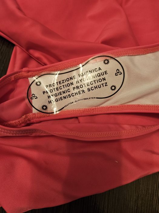 Costum de baie întreg