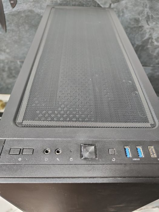 Vând SSD extern Adata, sursă xfx 850w, carcasă Termaltake Suppressor F51  window