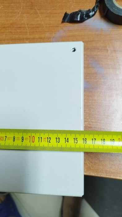 Кутия метална за кабели или комуникации 16/18/3см бяла