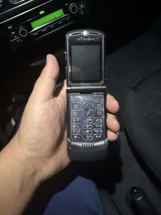 Motorola v3 kop ishlatilmagan