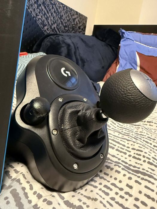 Комплект кормило Logitech G923 + скоростен лост