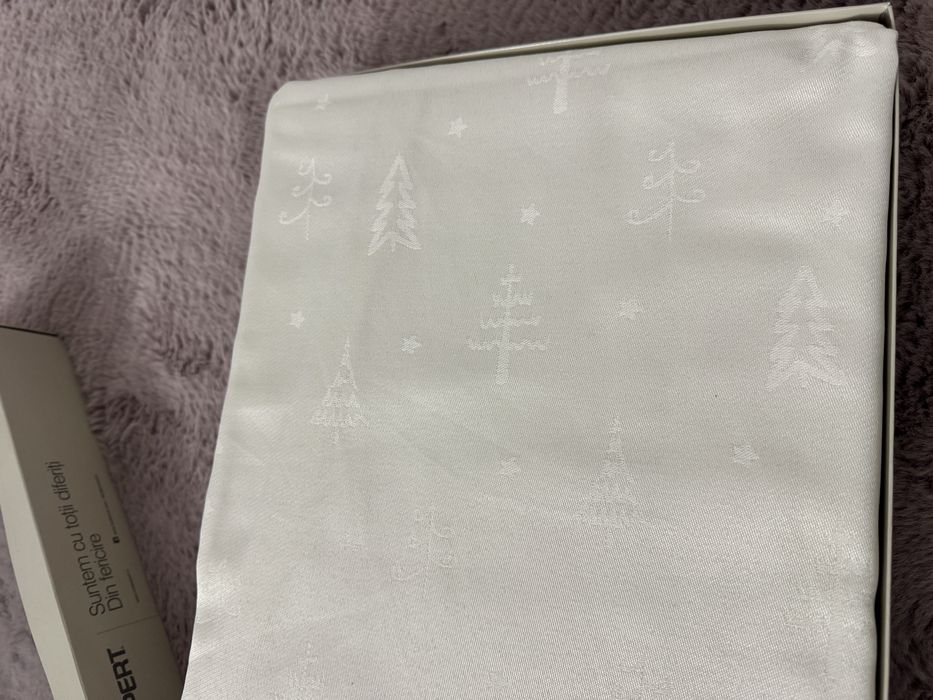 Fata de masa Mobexpert noua