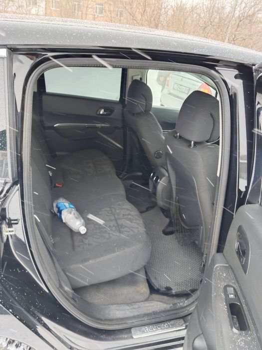 Городской кроссовер Пежо 3008