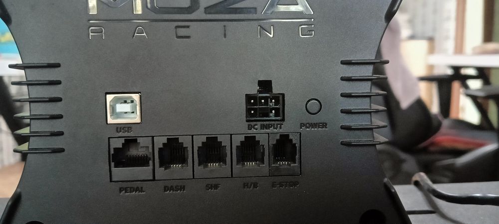 Игровой руль moza r5