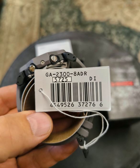 Наручные часы Casio G-Shock GA-2300-8A. Новые.