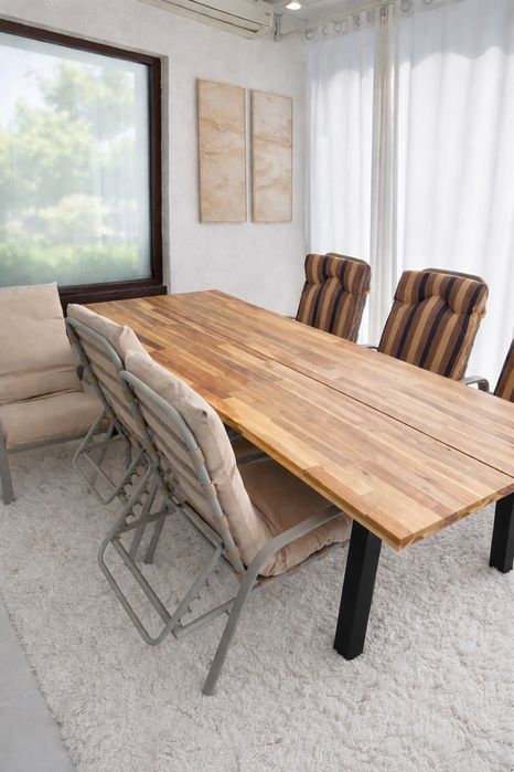 Vand masa lemn plus 8 scaune terasa si 4 tabureti