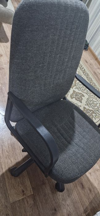 Продам кресло офисное