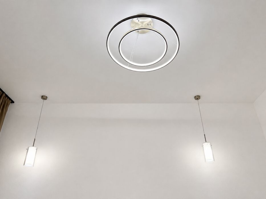 Set 3 corpuri de iluminat NOI – plafoniera LED + 2 pendule din sticla