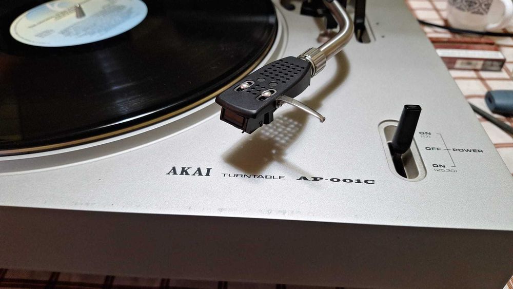 Pick up Akai AP-001C