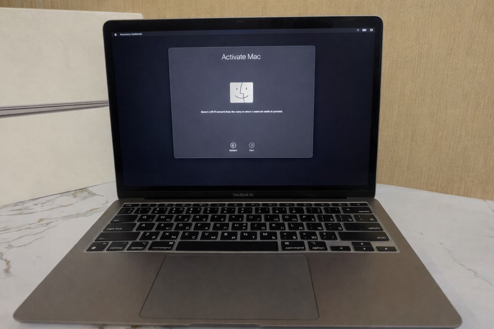 Macbook air 13 2020года 256gb