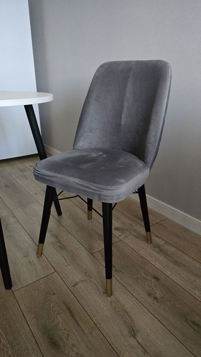 Продам два стула