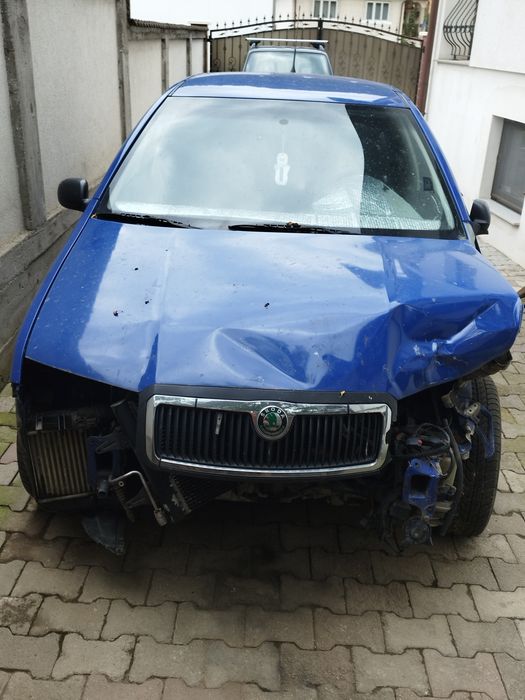 Dezmembrez skoda fabia 1 s-au o vând complecta.