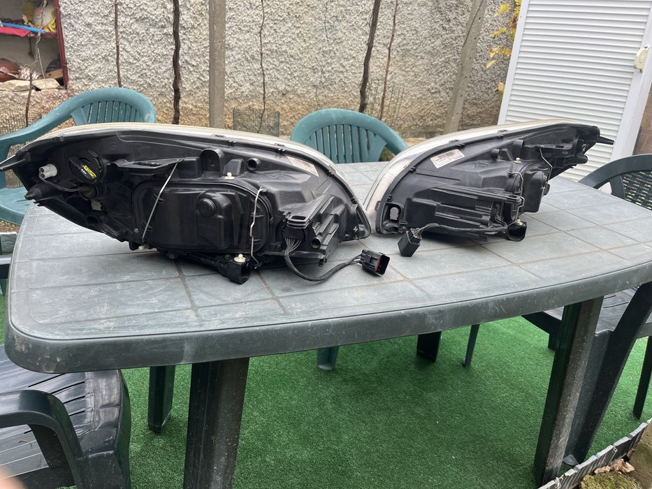 Фарове за волво хс 60 2009 г.