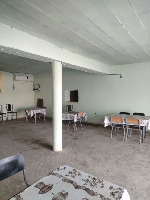 Косон тумани хокимият олди йулини устига жойлашган