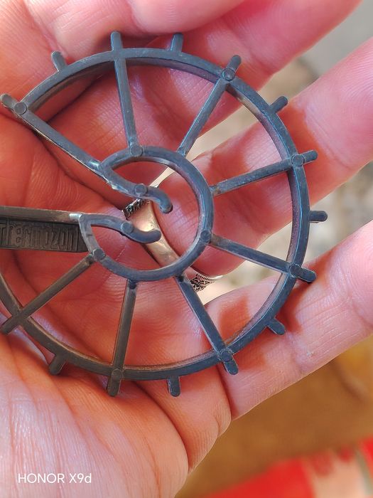 Фиксатор для бетона между опалубки