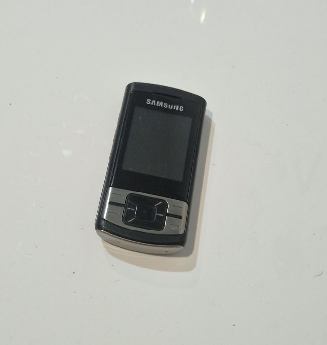Telefon pe sina perfect funcțional