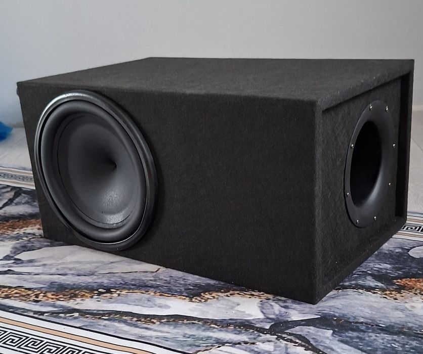 Продам сабвуфер12 дюйм Элемент 5  с усилком долбит отлично