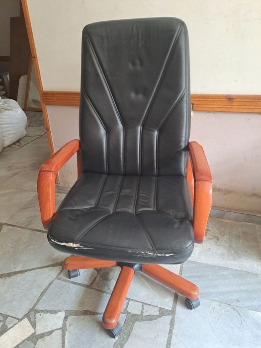 Голям офис стол еко кожа