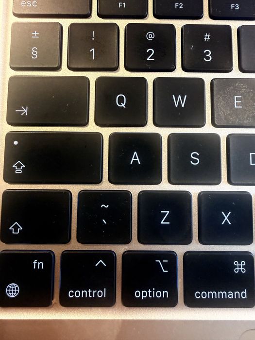 MacBook Air M3 13. Inc,  Space Gray