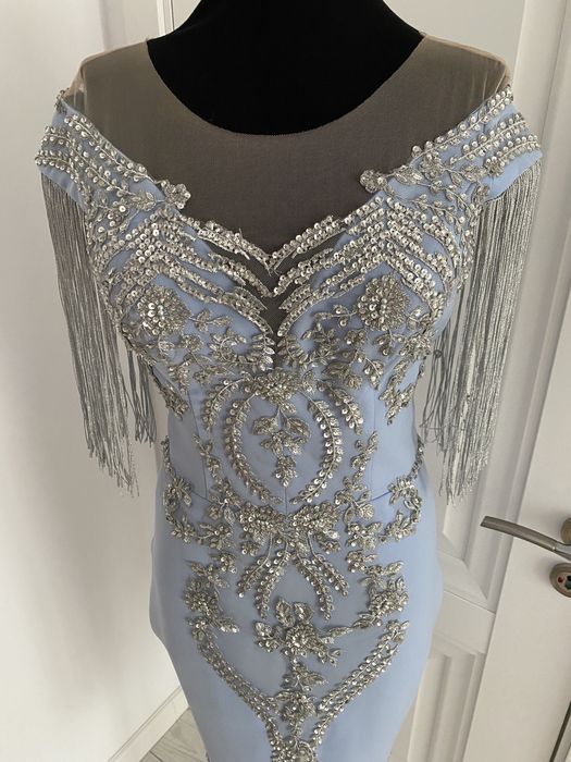 Rochie de zi, cu aplicatii din dantelă