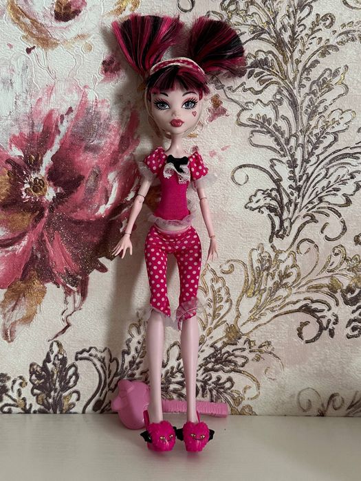 Продам куклу Monster High Дракулаура спальная