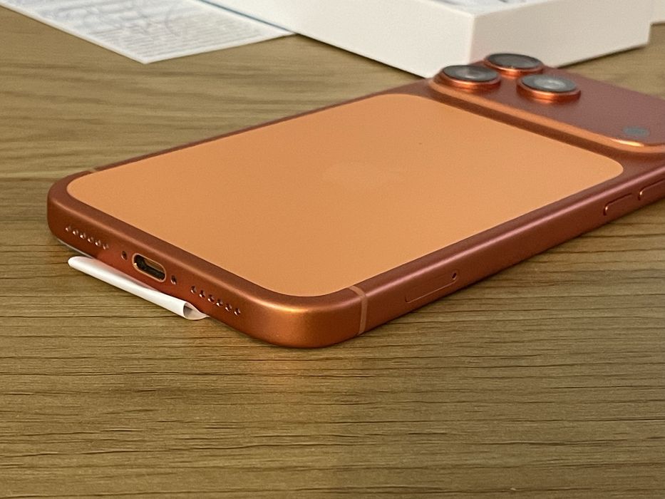 Бартер като нов iPhone 17 pro max 512gb 90 cycles 100%