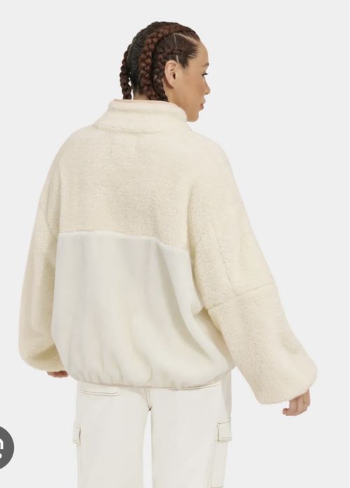 Продам совершенно новую куртку оригинал UGG