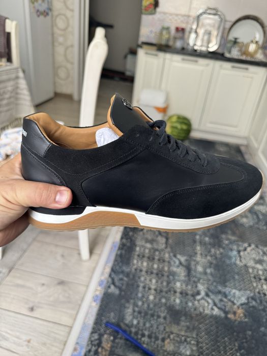 Продам новые кожаные кроссовки Cerutti