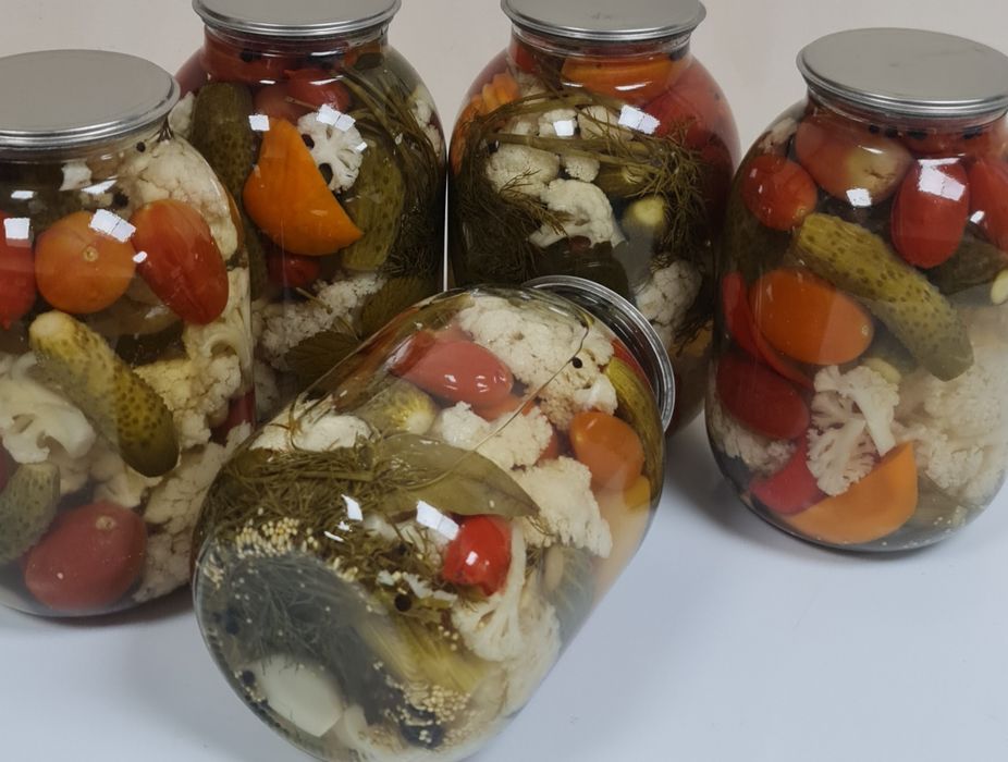 Соленья,салаты,варенья,компоты