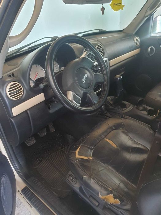 Vând 2 Jeep-uri Cherokee