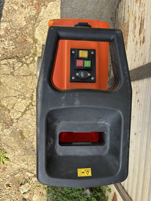 Валцова самопридърпваща дробилка 2500W