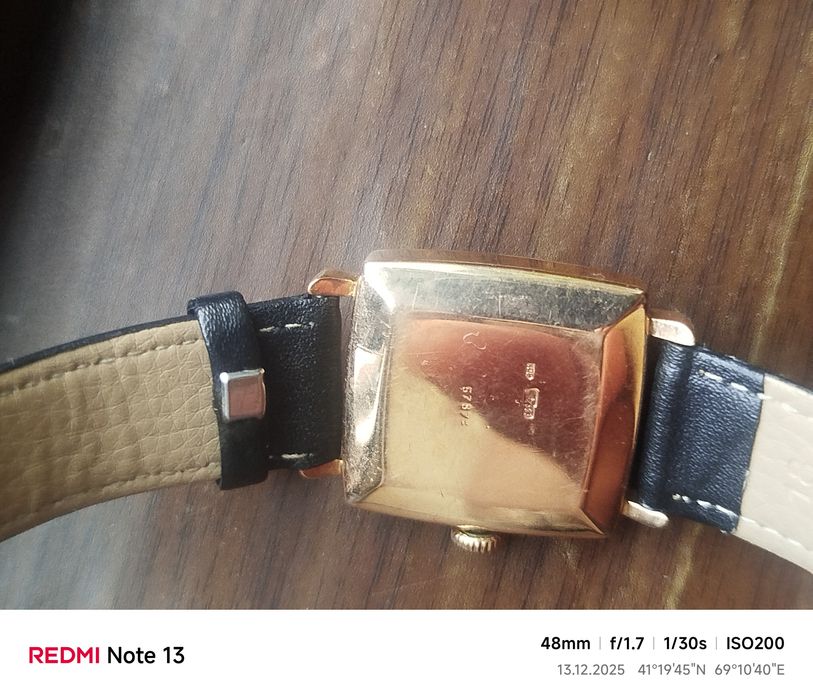 Мужские золотые часы Наири СССР
Для ценителей классики!
Часы в отличн