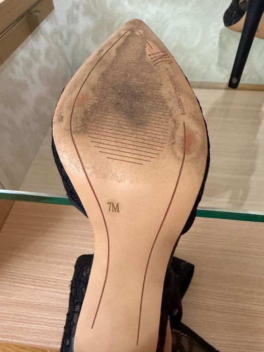 Стильные кружевные туфли