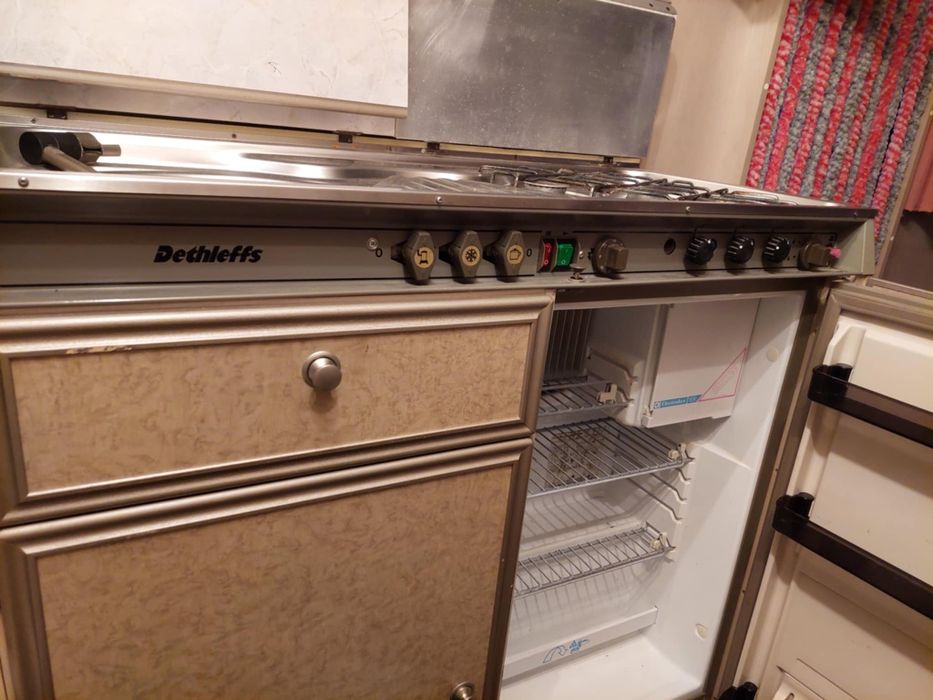 Кухня за каравана -  хладилник, мивка, котлони