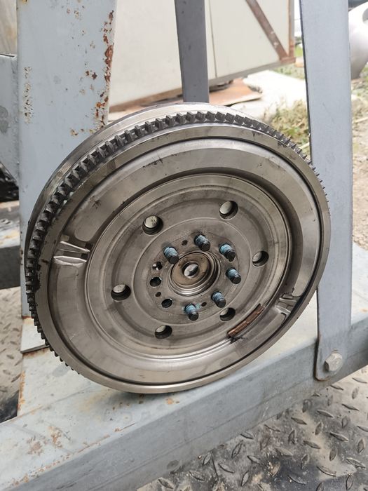 Нов маховик и притескателен диск за Хюндай Санта фе 2.0 дизел 113 к.с.