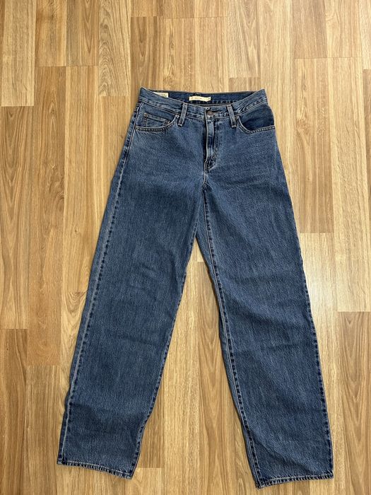 levi’s low waisted baggy jeans