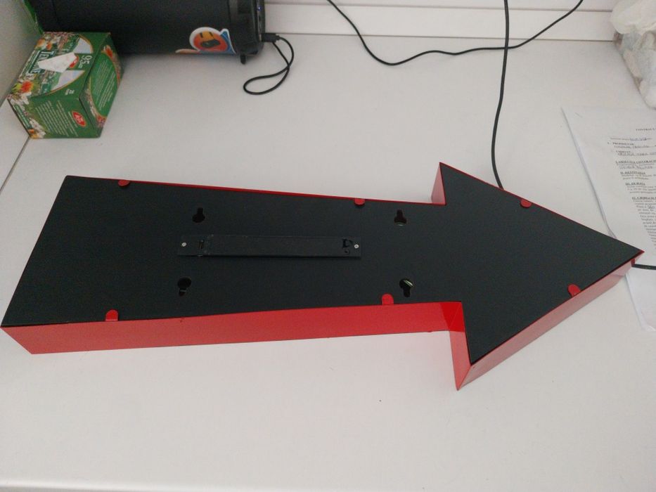 Vand reclama luminoasa led, forma sageata