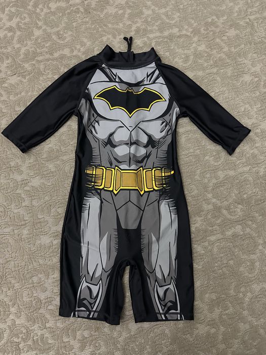 Продам плавательные костюмы