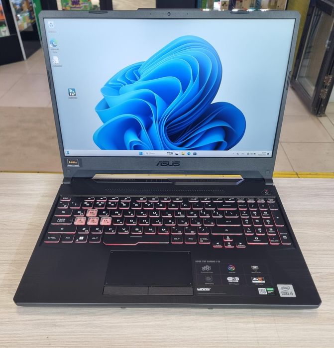 Игровой ноутбук с гарантий!