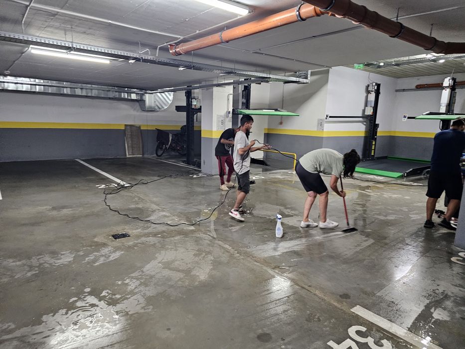 Curățenie parcări case de scara blocuri birouri