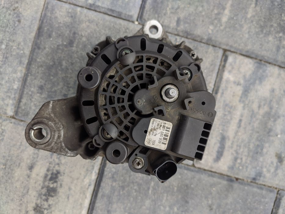 Vând alternator compatibil Iveco