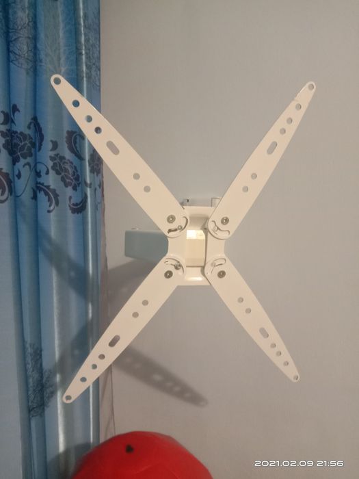 Угловой кронштейн для телевизора