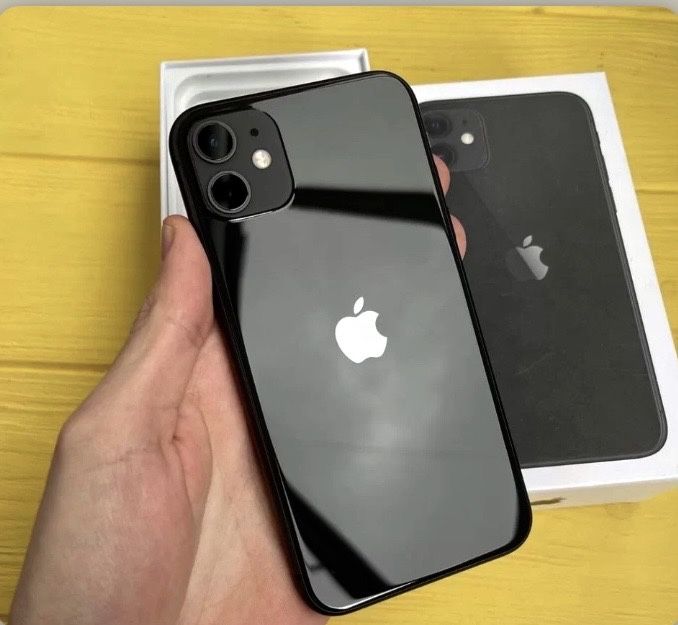 Продается iPhone 11, 64 ГБ, черного цвета.